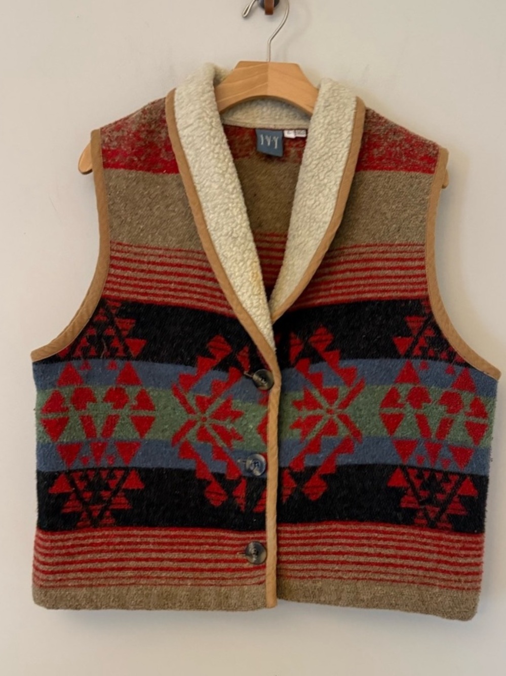 Preowned Vintage I•V•Y
Southwestern Aztec wool mix blanket button down vest. L